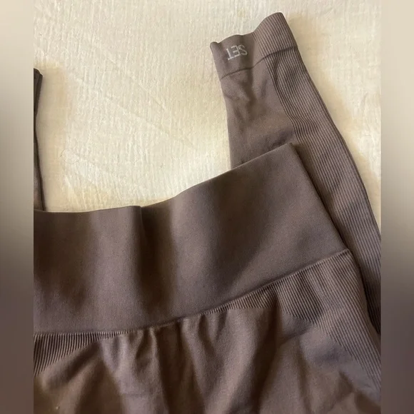 SET ACTIVE Sculptflex Leggings in Pepper (Light Chocolate Brown) - Size Medium - Picture 3 of 7